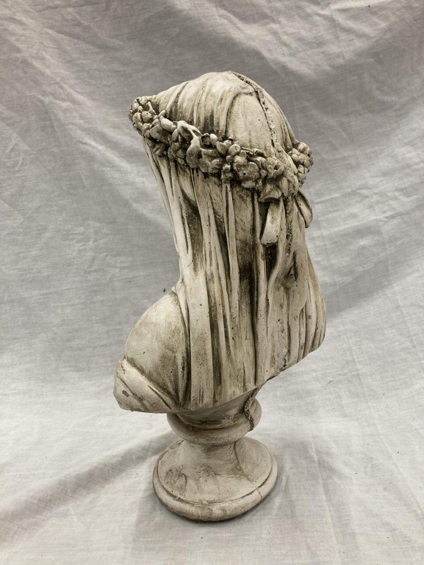 A STONE SCULPTURAL BUST OF THE VEILED MAIDEN - HEIGHT 37CM - Image 4 of 6