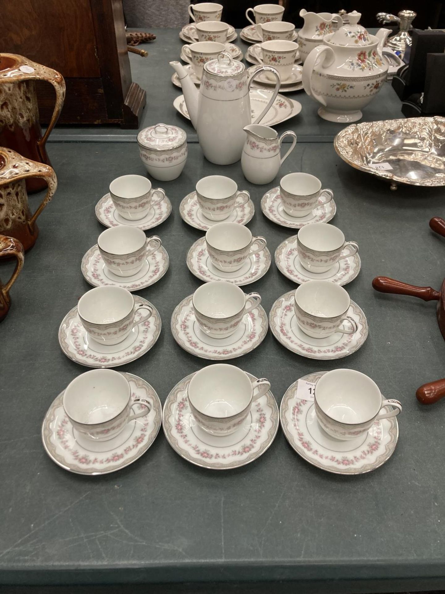 A TWENTY NINE PIECE PORCELAIN NORITAKE COFFEE SET TO INCLUDE CUPS, SAUCERS, COFFEE POT, CREAM JUG