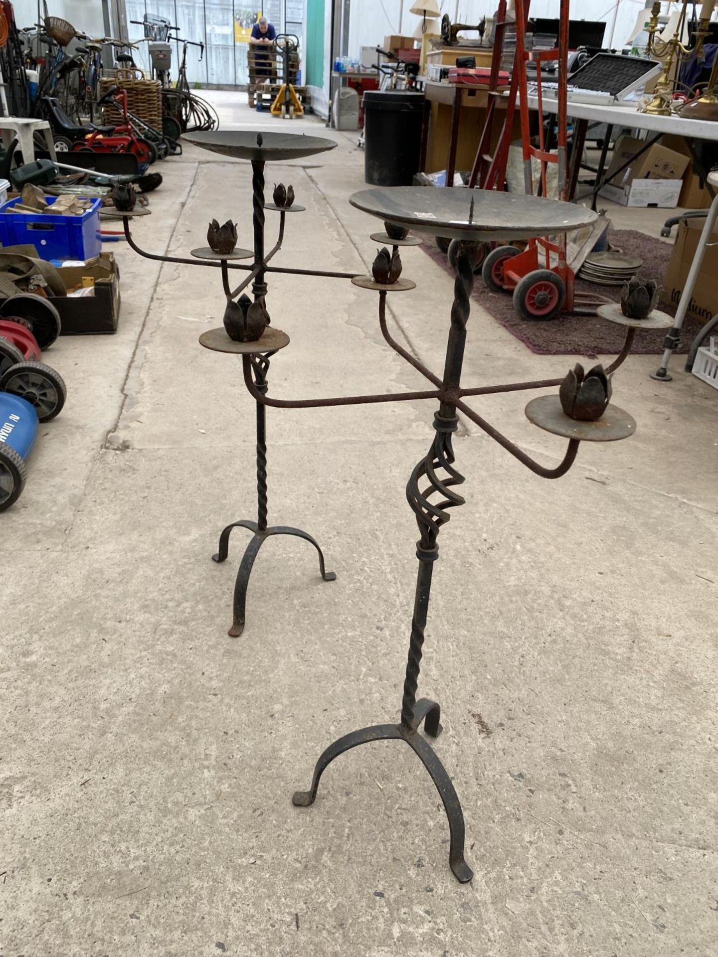 A PAIR OF DECORATIVE WROUGHT IRON CANDLE HOLDERS - Image 3 of 10