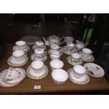 A QUANTITY OF CHINA TEAWARE TO INCLUDE ROYAL MALVERN TRIOS, SALISBURY 'INDIAN TREE' CUPS, SAUCERS,