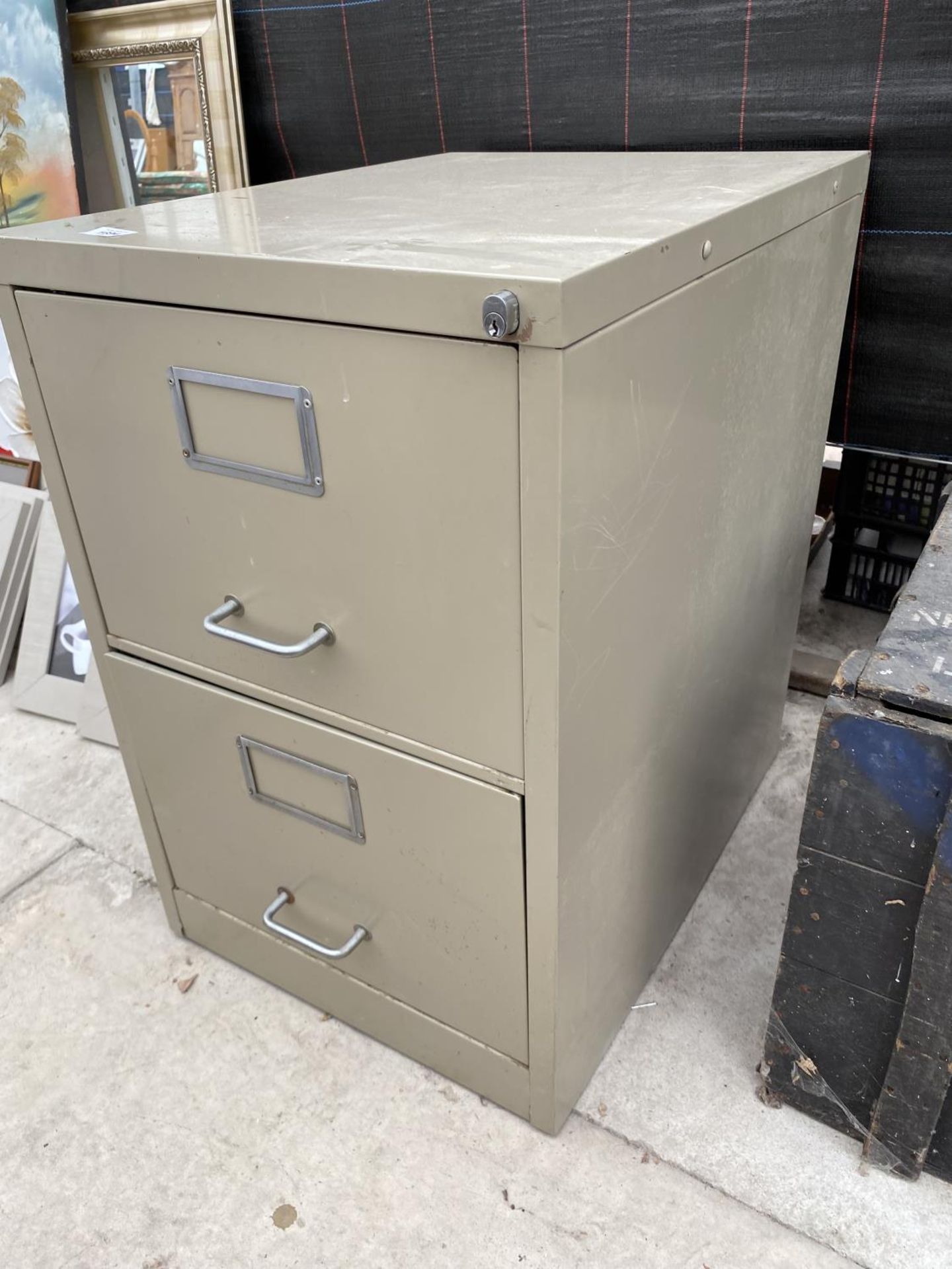 A TWO DRAWER METAL FILING CABINET - Image 3 of 4