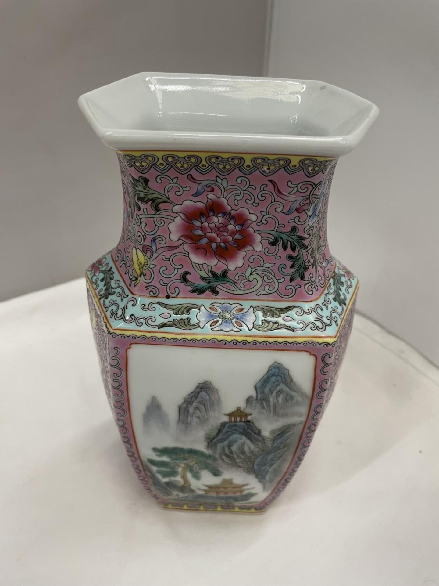 A SIGNED ORIENTAL ENAMELED VASE - Image 3 of 4