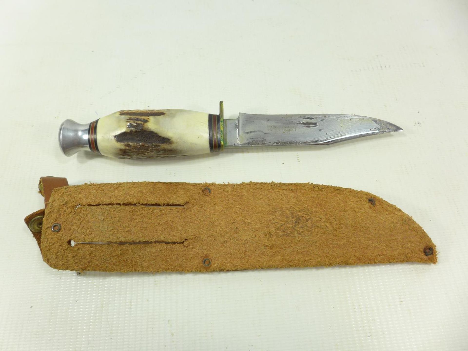 A BOWIE KNIFE AND SCABBARD 10.5 CM BLADE - Image 2 of 4