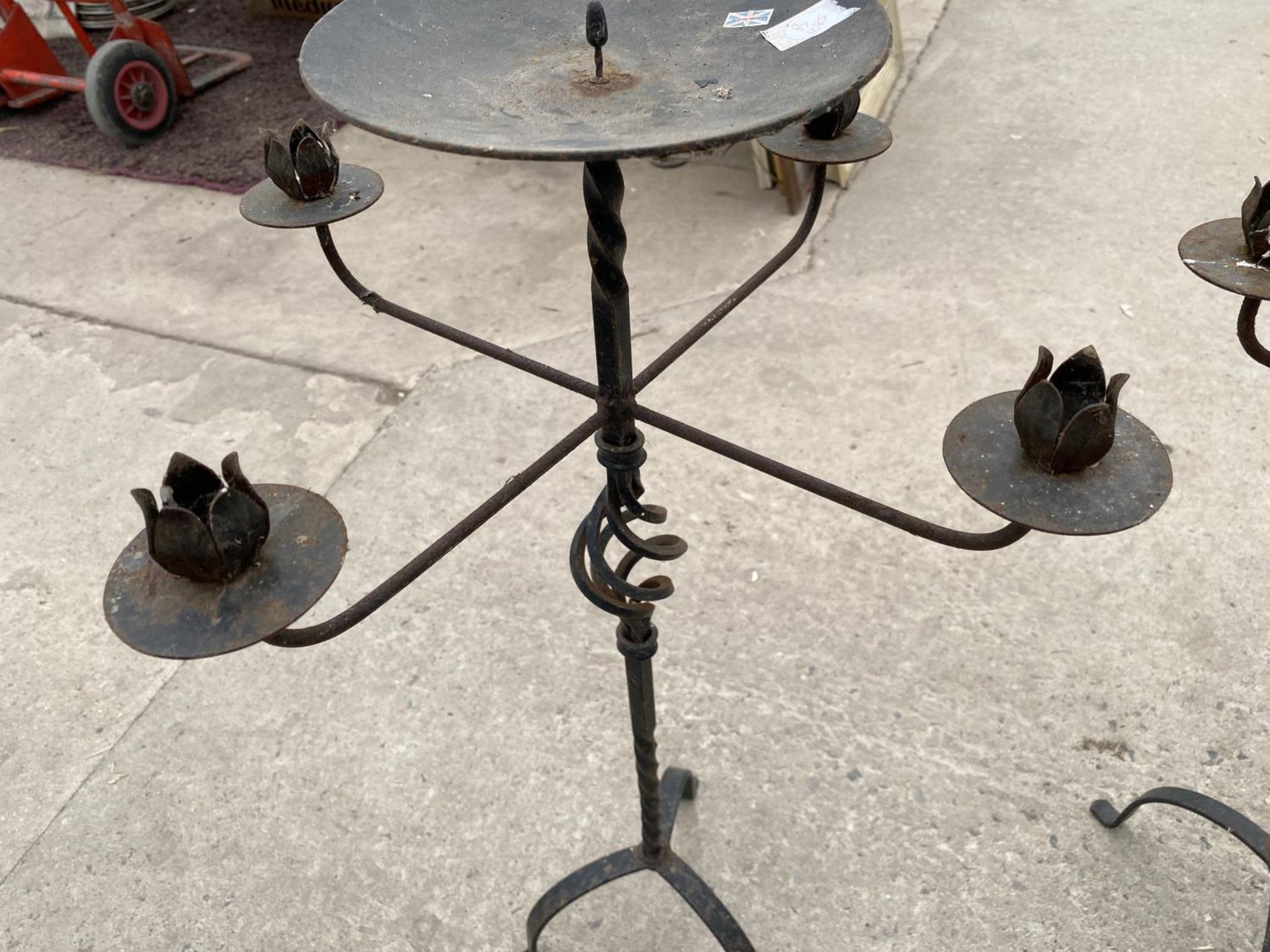 A PAIR OF DECORATIVE WROUGHT IRON CANDLE HOLDERS - Image 8 of 10