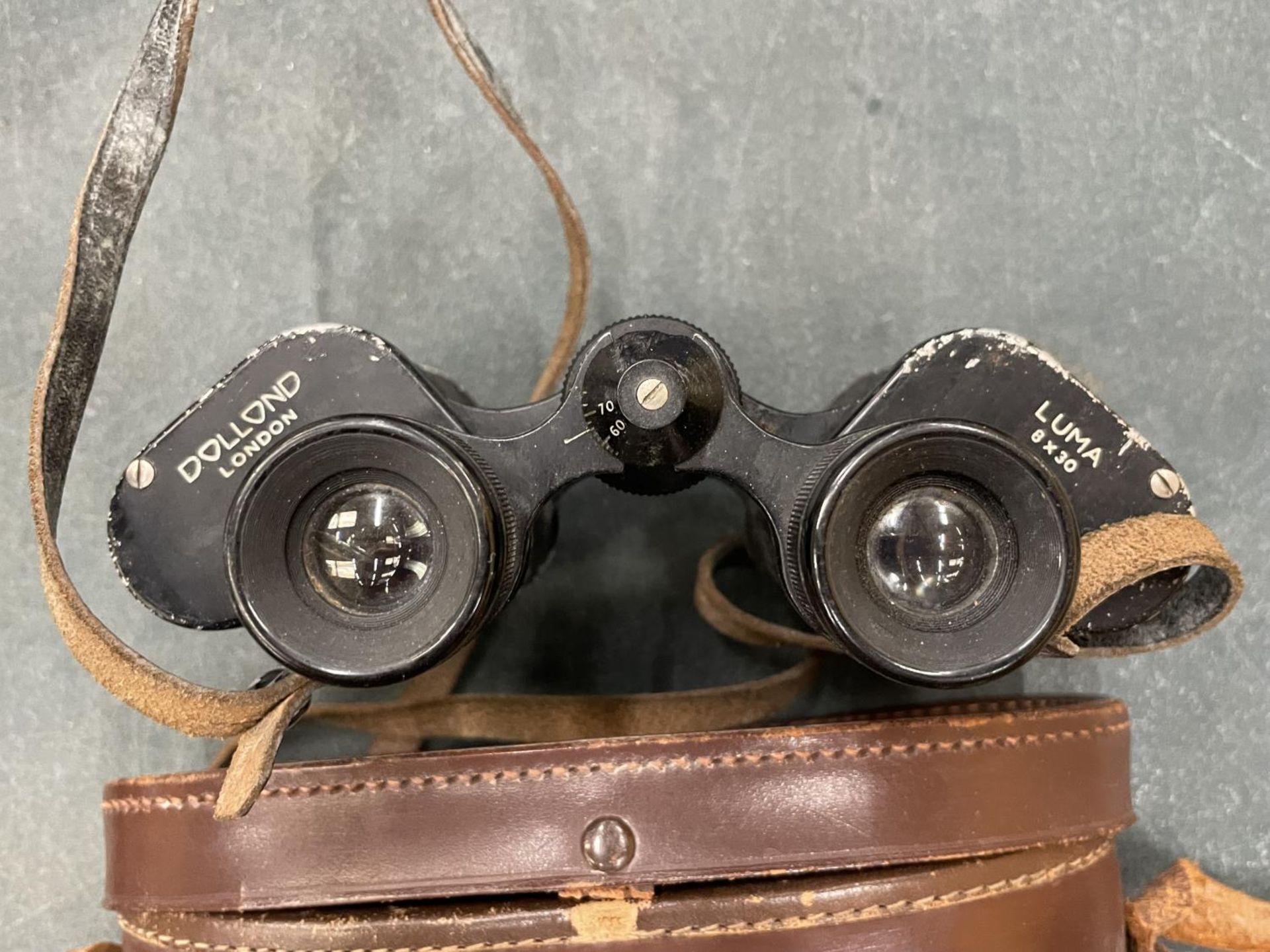 A PAIR OF DOLLOND LONDON BINOCULARS IN BROWN LEATHER CASE - MADE IN ENGLAND - LUMA 8 X 30 - Image 2 of 2