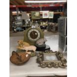 A COLLECTION OF ITEMS TO INCLUDE PIG ORNAMENTS, VINTAGE MANTLE CLOCK, PHOTO FRAME, ETC