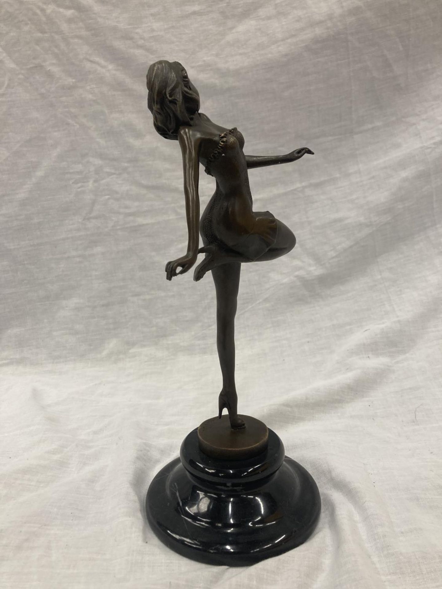 A BRONZE LADY DANCER ON A MARBLE BASE SIGNED PASCAL DELOR HEIGHT APPROX 29CM - Image 4 of 8