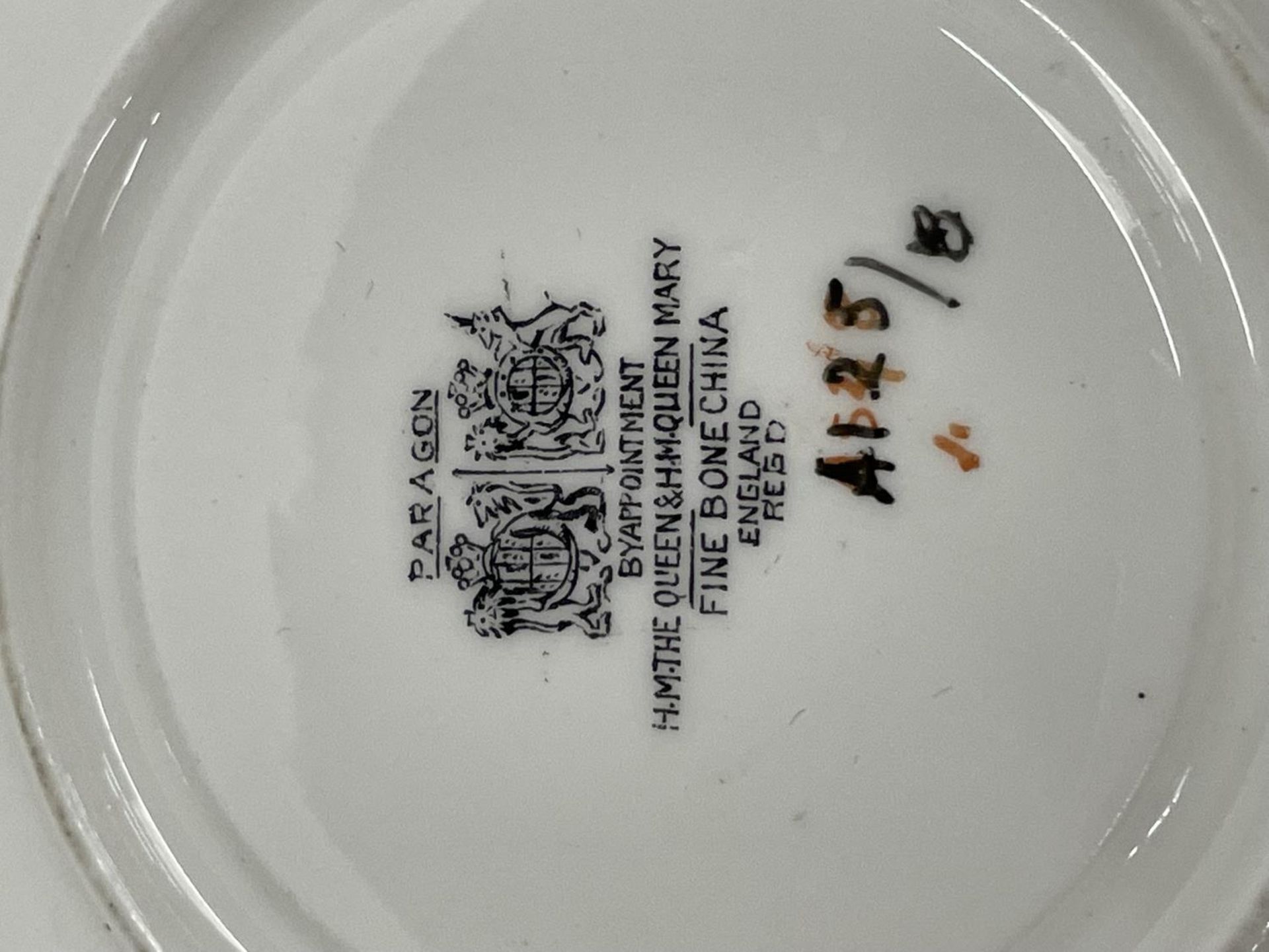 A PARAGON BY THE APPOINTMENT TO HM THE QUEEN AND HM QUEEN MARY CABINET CUP AND SAUCER IN GREEN - Image 3 of 4