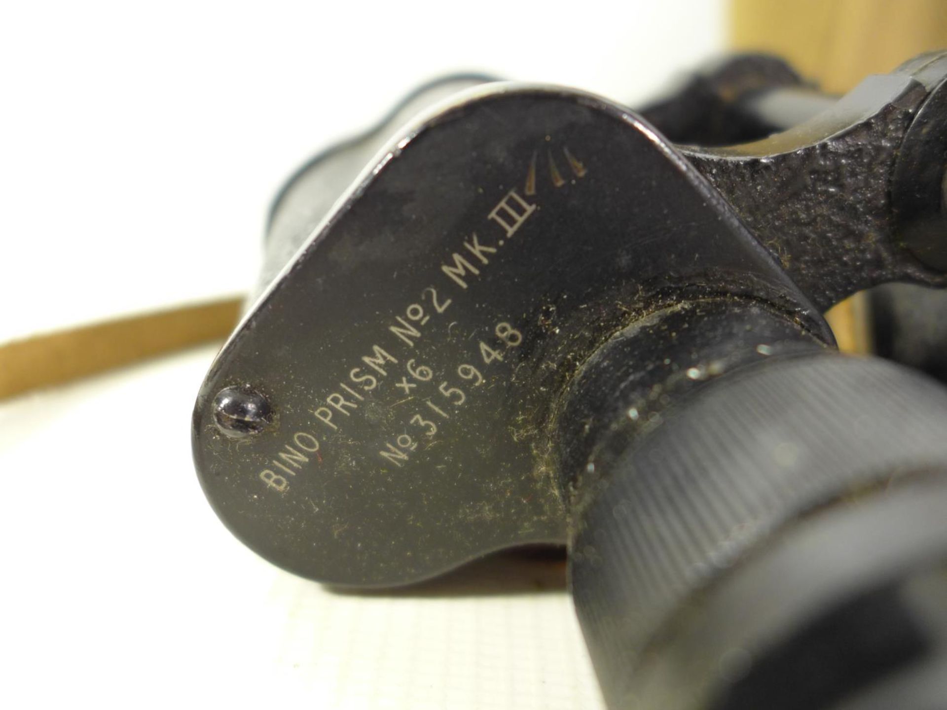 A PAIR OF BRITISH KERSHAW NO.2 MKIII BINOCULARS DATED 1945, INCLUDES CASE - Image 3 of 7