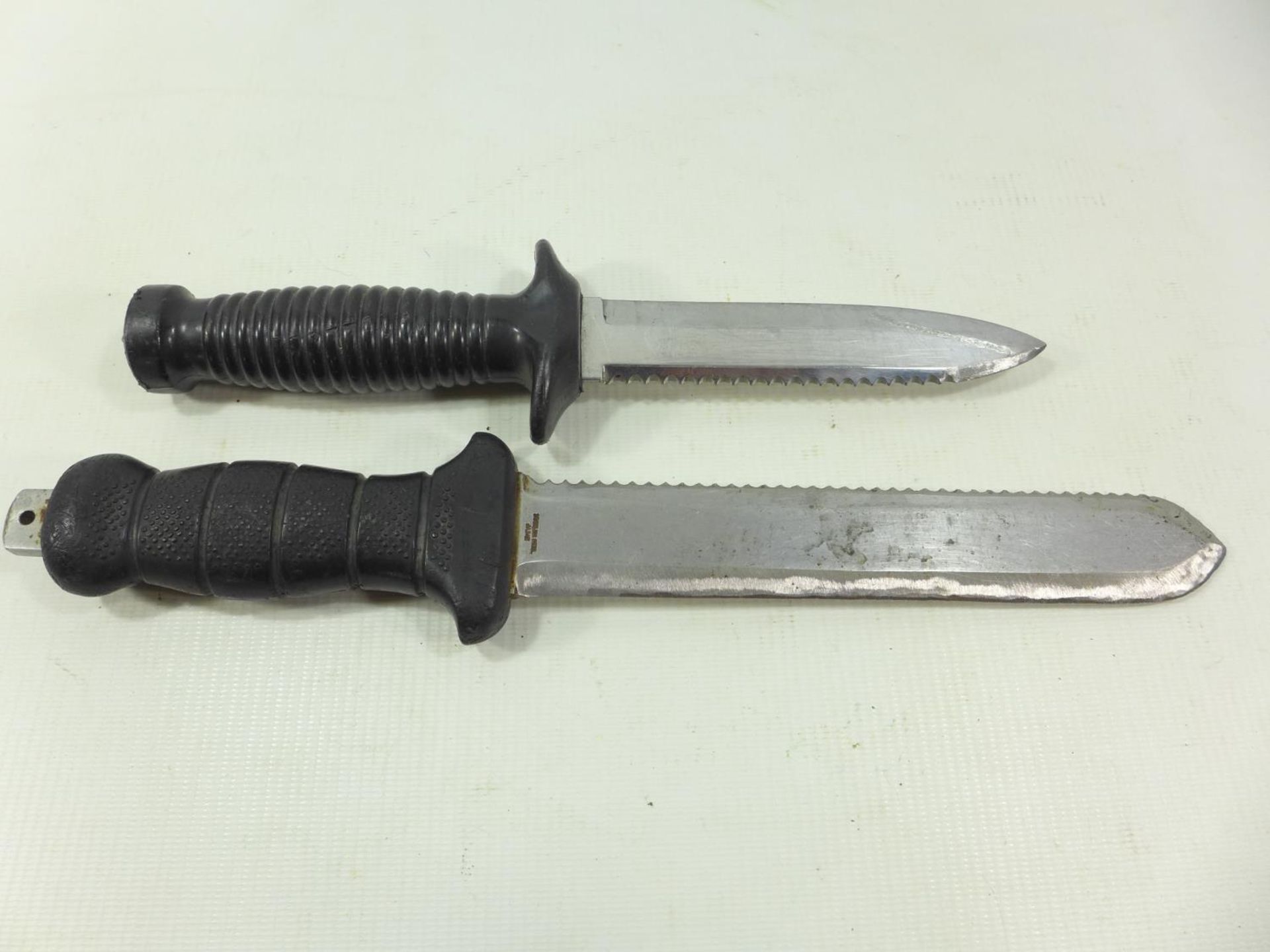 A SAMURAI DIVING KNIFE 19.5 CM BLADE AND A FURTHER DIVING KNIFE 13.5 CM BLADE - Image 4 of 5