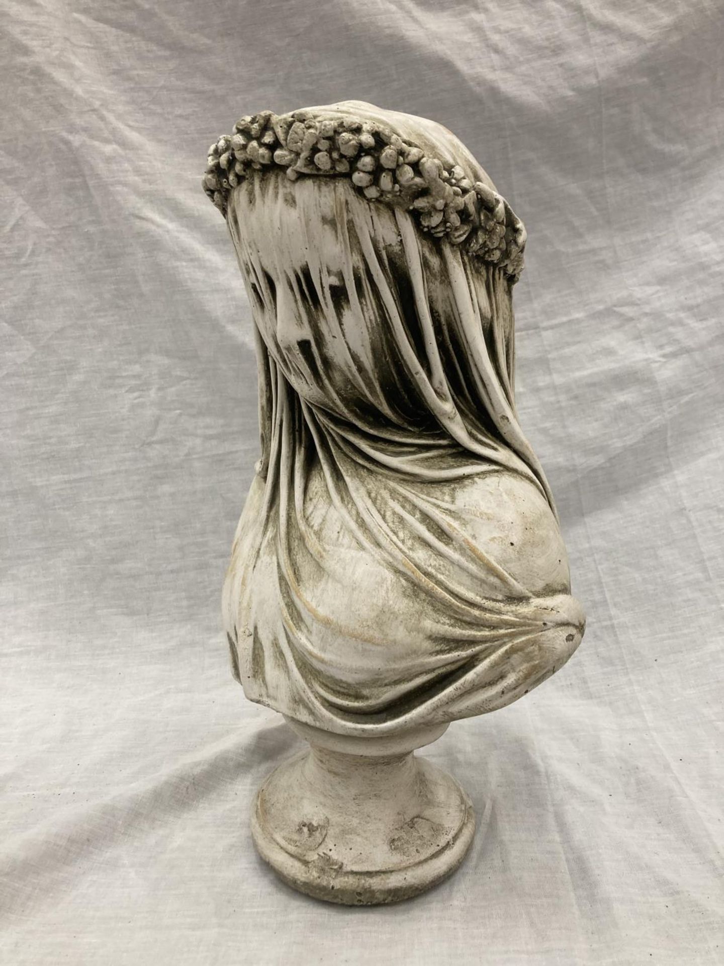 A STONE SCULPTURAL BUST OF THE VEILED MAIDEN - HEIGHT 37CM - Image 3 of 6