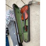 A VINTAGE CASED VIOLIN (NO STRINGS)