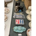 A COLLECTION OF ITEMS TO INCLUDE A TURQUOISE CARLTONWARE CRUET SET AND STAND, PLAYING CARDS,