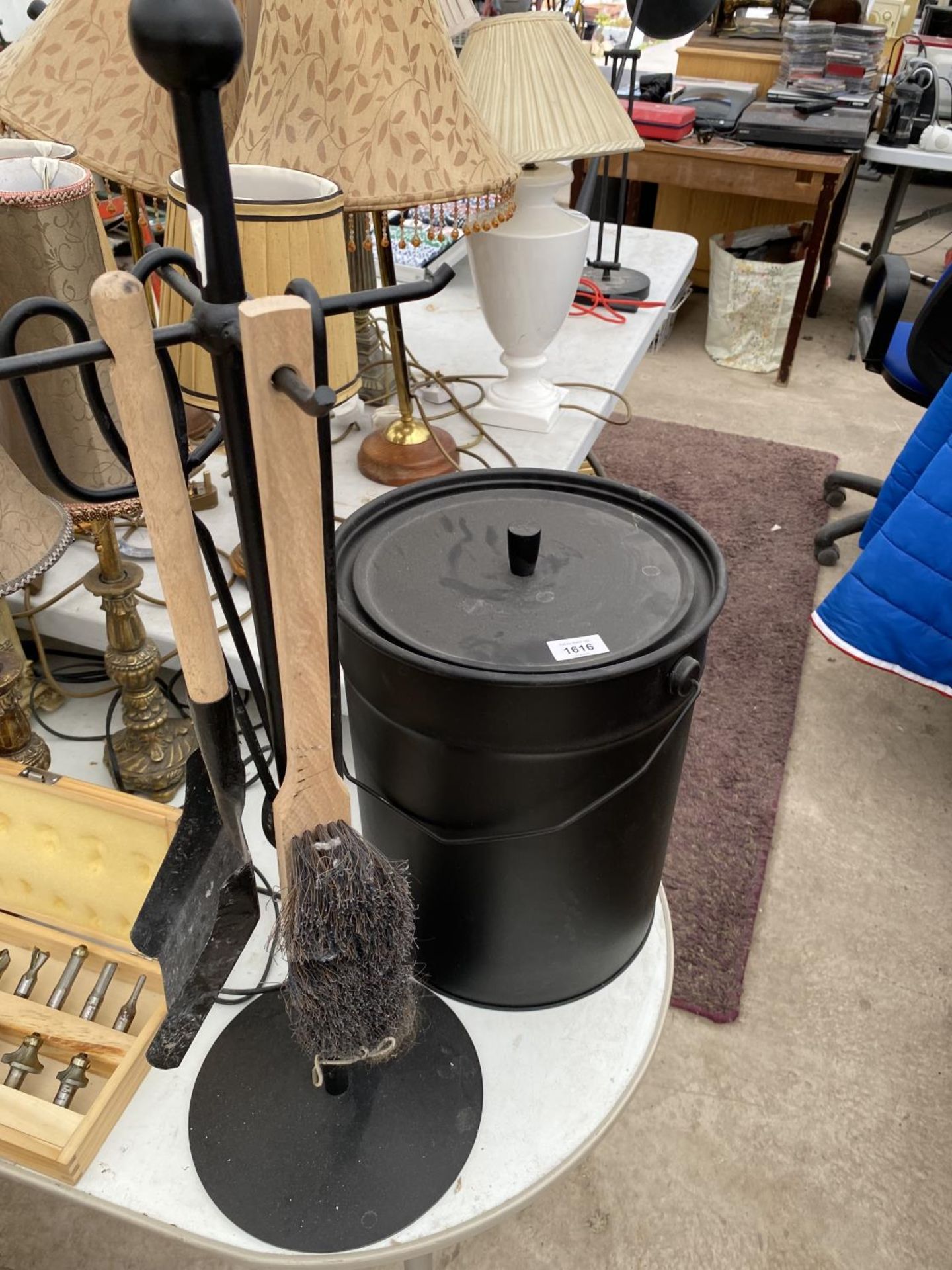 A BLACK METAL LOG BIN AND A FIRE SIDE COMPANION SET - Image 2 of 6