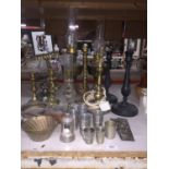 A COLLECTION OF BRASS, COPPER AND SILVER PLATED ITEMS TO INCLUDE CANDLESTICKS, OIL LAMPS, OIL CAN,
