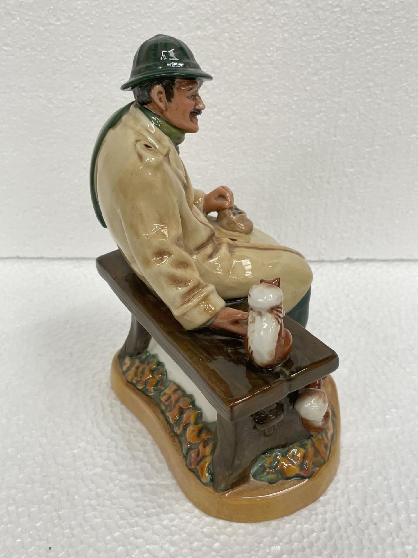 A ROYAL DOULTON FIGURE LUNCHTIME HN2485 - Image 3 of 4