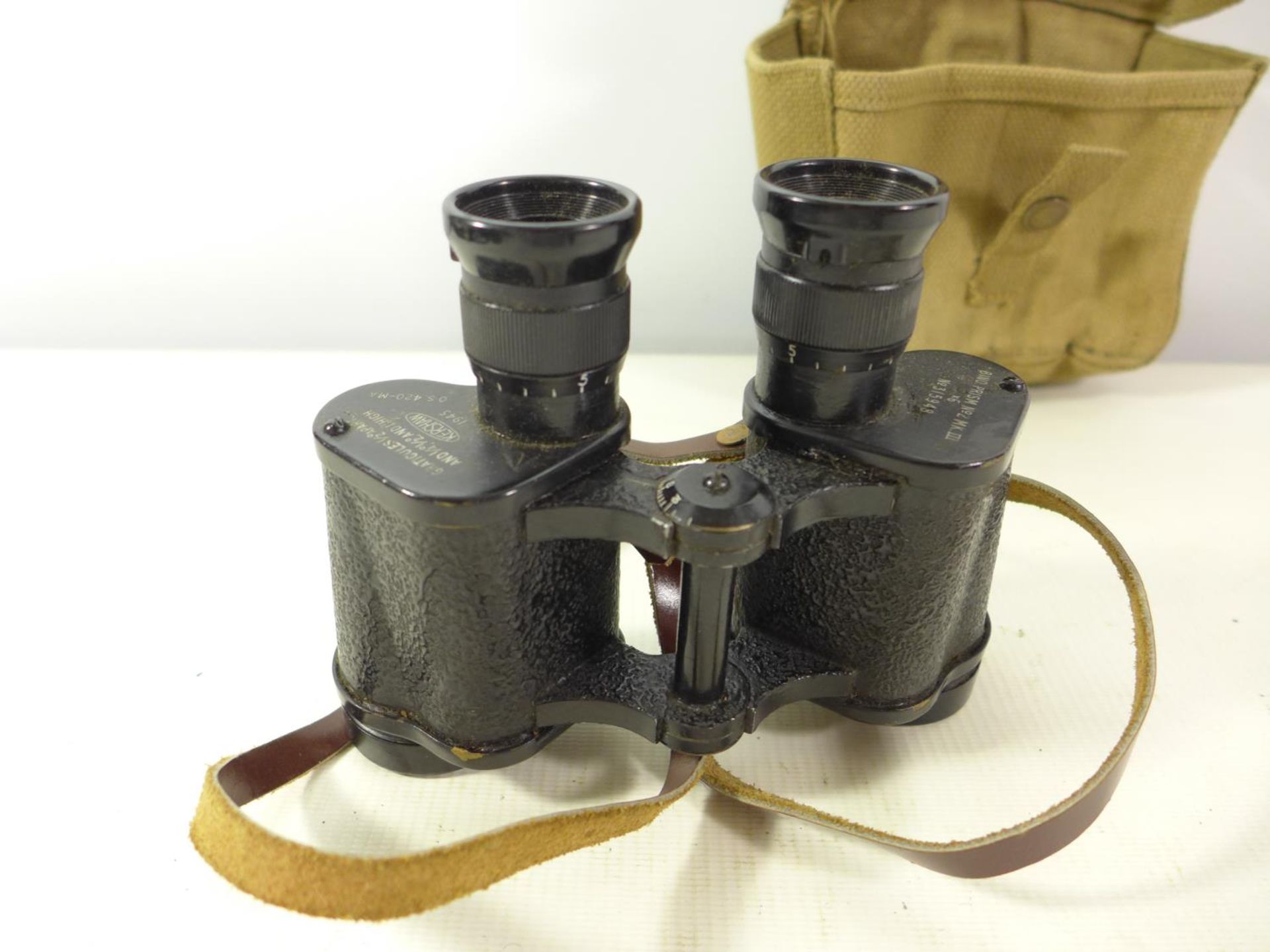 A PAIR OF BRITISH KERSHAW NO.2 MKIII BINOCULARS DATED 1945, INCLUDES CASE - Image 5 of 7