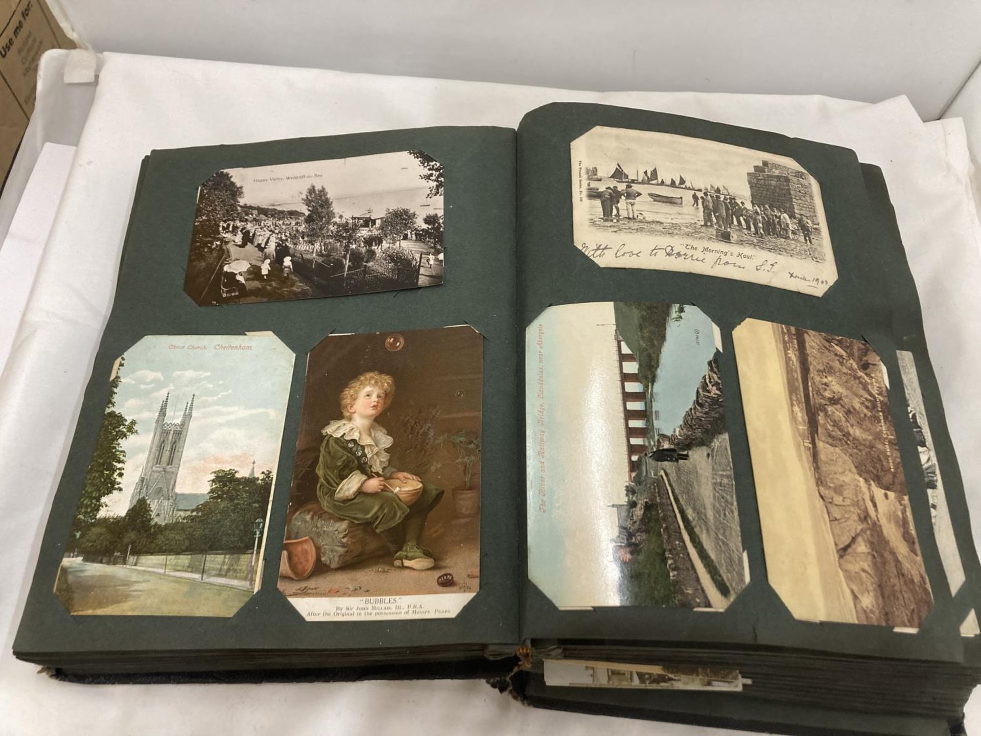 A LARGE QUANTITY OF VINTAGE POSTCARDS IN AN ALBUM