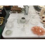 A QUANTITY OF GLASSWARE TO INCLUDE BOWLS, JUGS, GLASSES. ETC