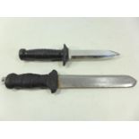 A SAMURAI DIVING KNIFE 19.5 CM BLADE AND A FURTHER DIVING KNIFE 13.5 CM BLADE