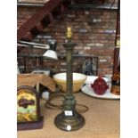 A VERY HEAVY COLUMN BRASS TABLE LAMP HEIGHT 39CM