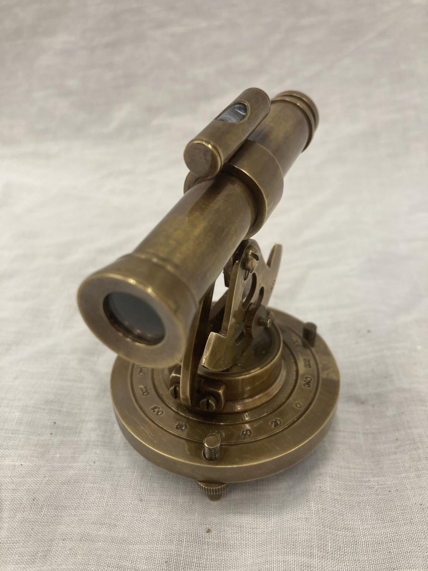 A BRASS MINIATURE TELESCOPE AND COMPASS - HEIGHT 10CM, WIDTH 9CM - Image 4 of 7