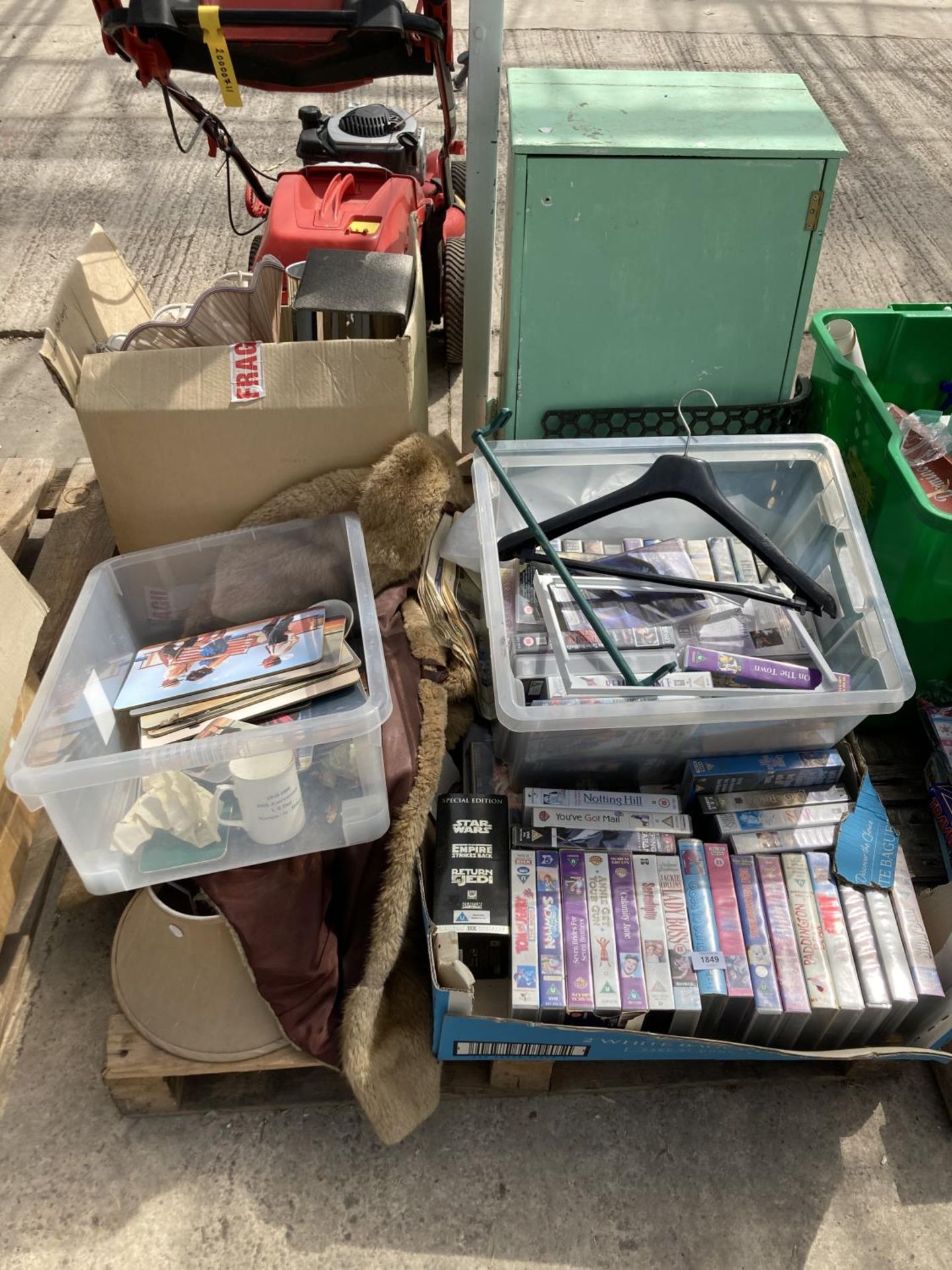 AN ASSORTMENT OF HOUSEHOLD CLEARANCE ITEMS TO INCLUDE VHS AND A CUPBOARD