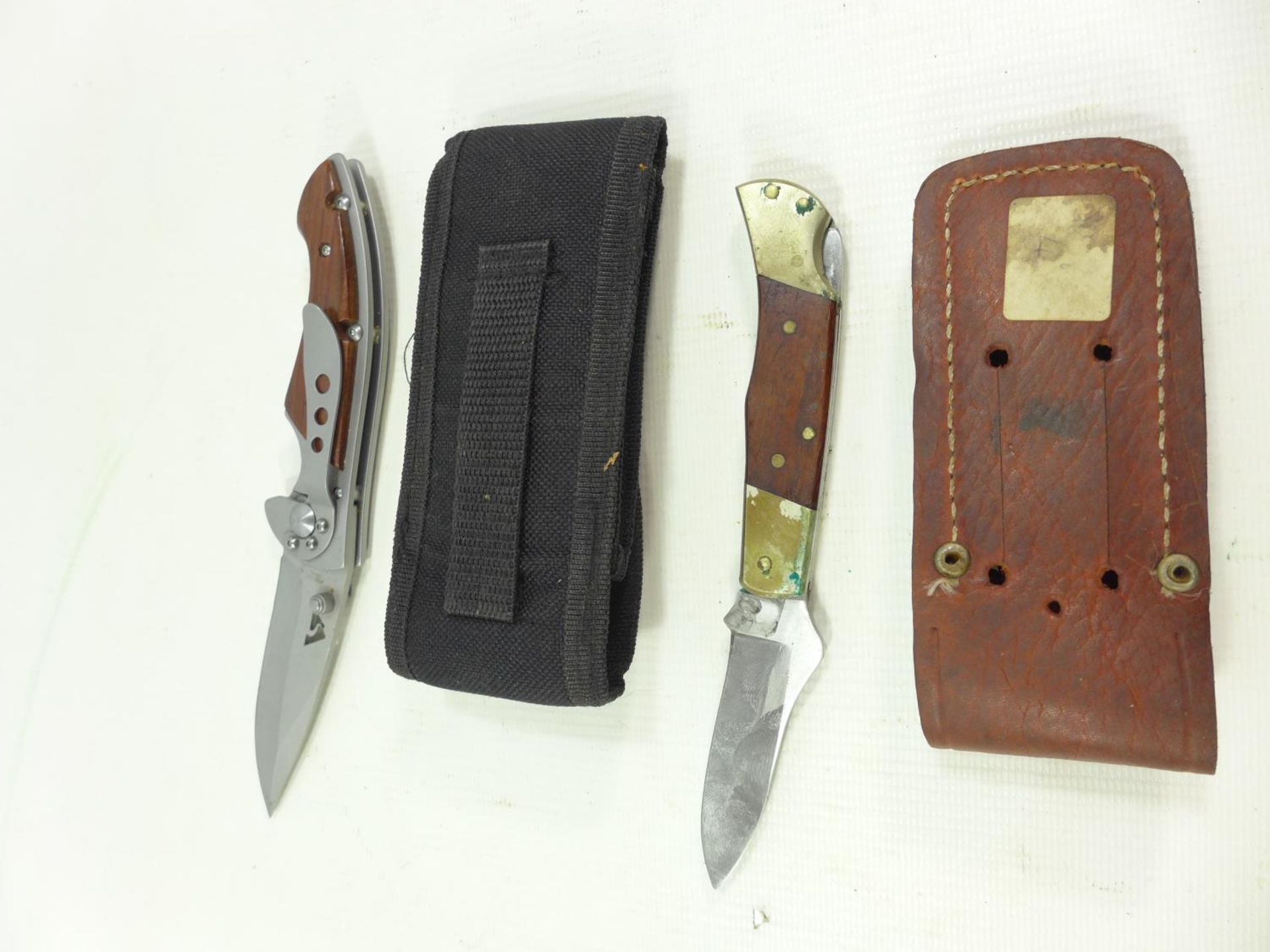 TWO FOLDING KNIVES AND SCABBARDS 7.5 CM AND 8 CM BLADES - Image 2 of 3