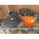 AN ASSORTMENT OF CAST IRON KITCHEN PANS TO INCLUDE A LE CREUSET KETTLE