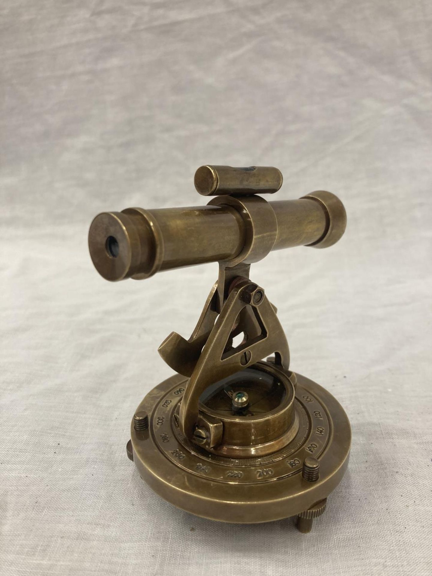 A BRASS MINIATURE TELESCOPE AND COMPASS - HEIGHT 10CM, WIDTH 9CM - Image 2 of 7