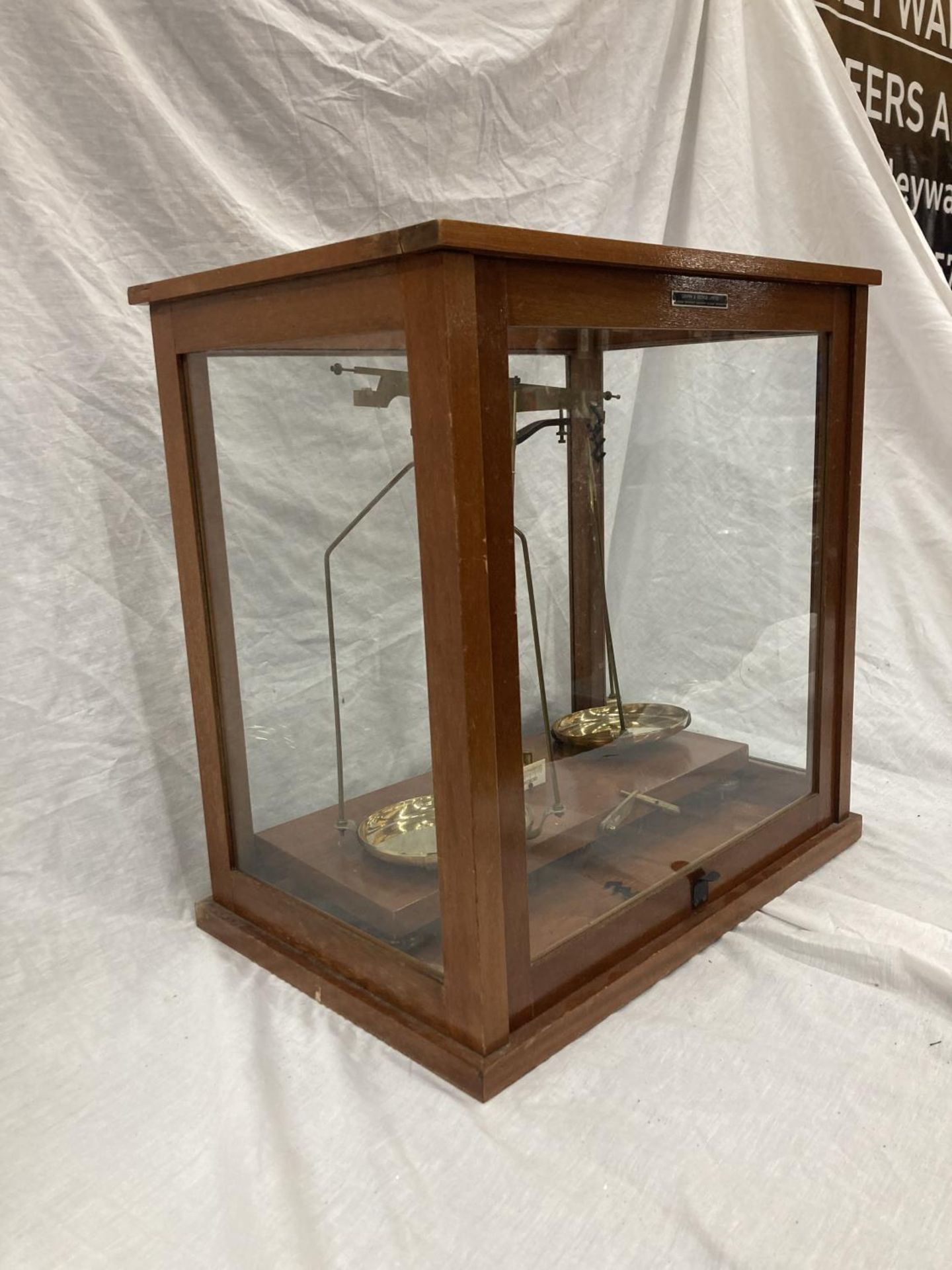 A GRIFFIN AND GEORGE LTD SET OF MICROID SCIENTIFIC SCALES IN A MAHOGANY CASE WITH GLASS PANELS - - Image 6 of 7