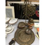 A COMBINATION OF BRASSWARE TO INCLUDE A COMPANION SET, WALL HANGING, OIL LAMP, ROSE BOWL,