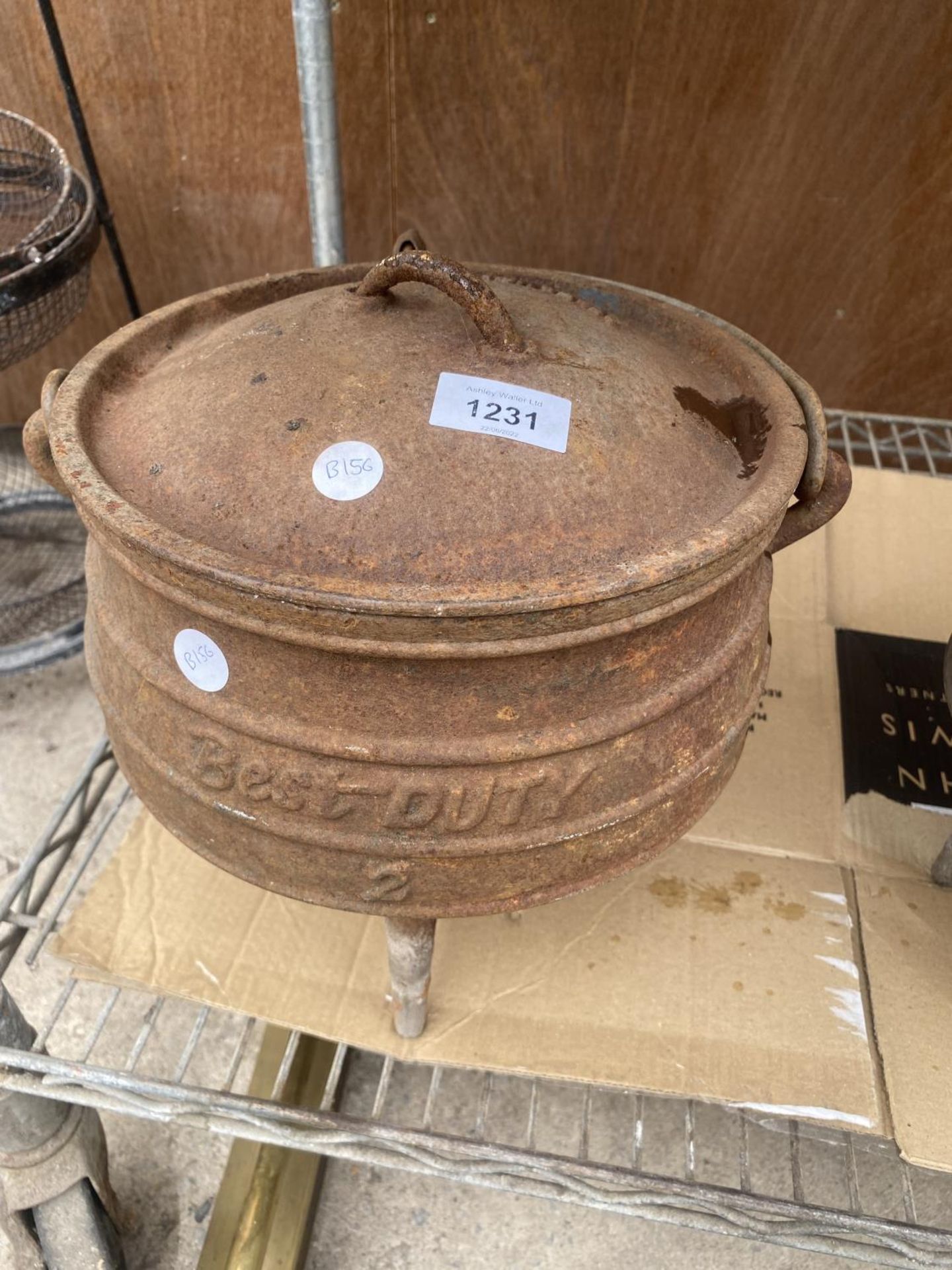 A VINTAGE CAST IRON 'BEST-DUTY' COOKING POT