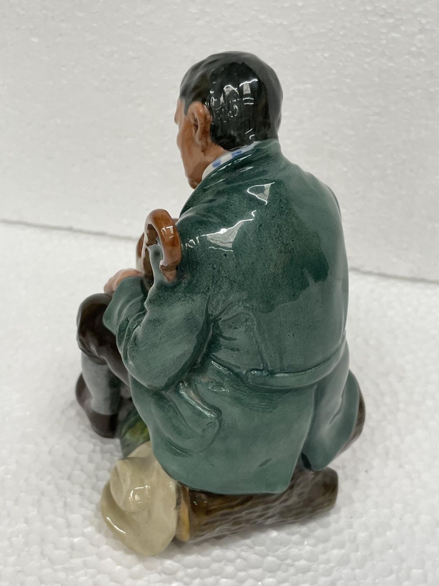 A ROYAL DOULTON FIGURE THE MASTER HN2325 - Image 2 of 4