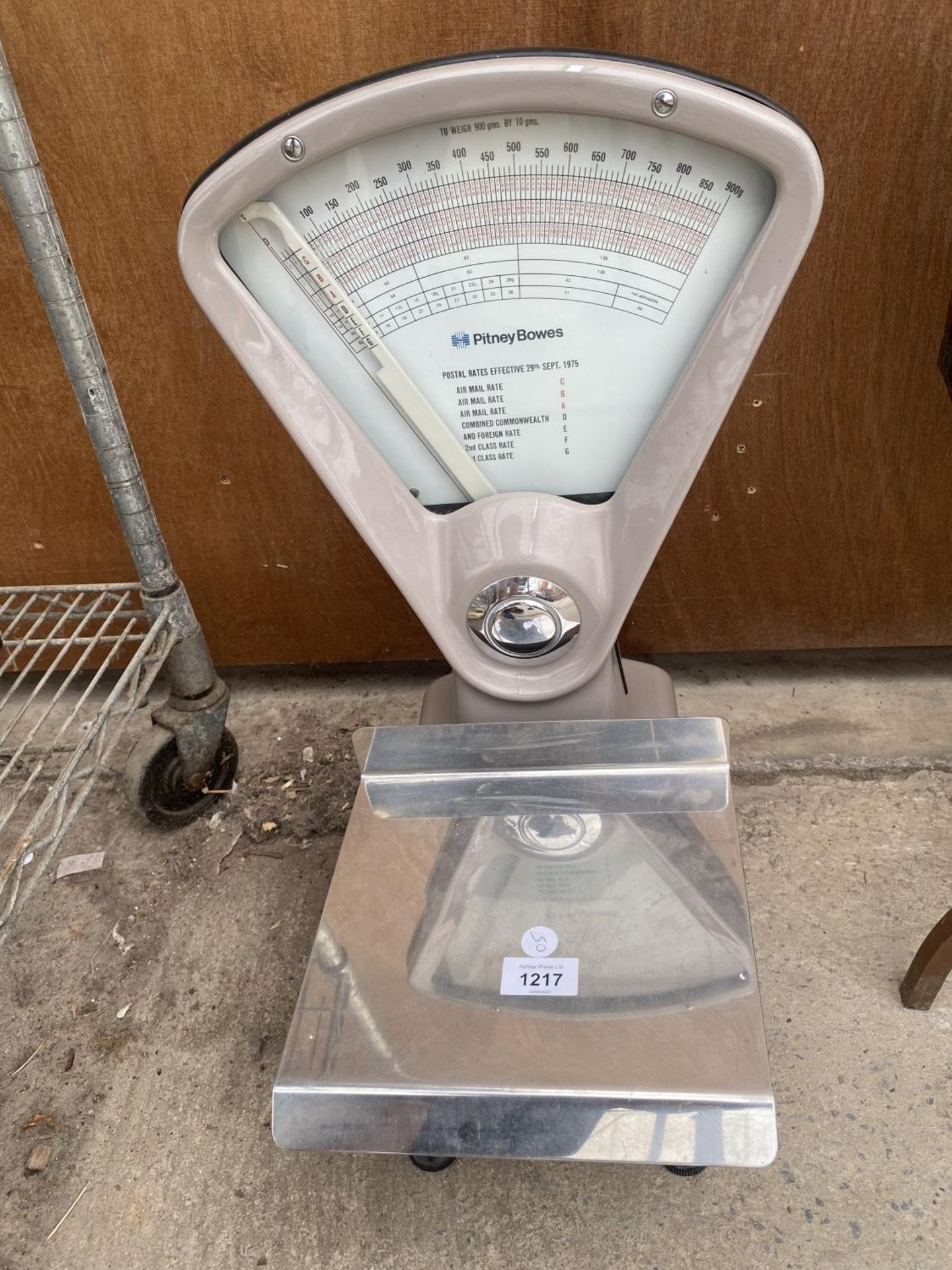 A SET OF VINTAGE AND RETRO PITNEY BOWES POST OFFICE SCALES