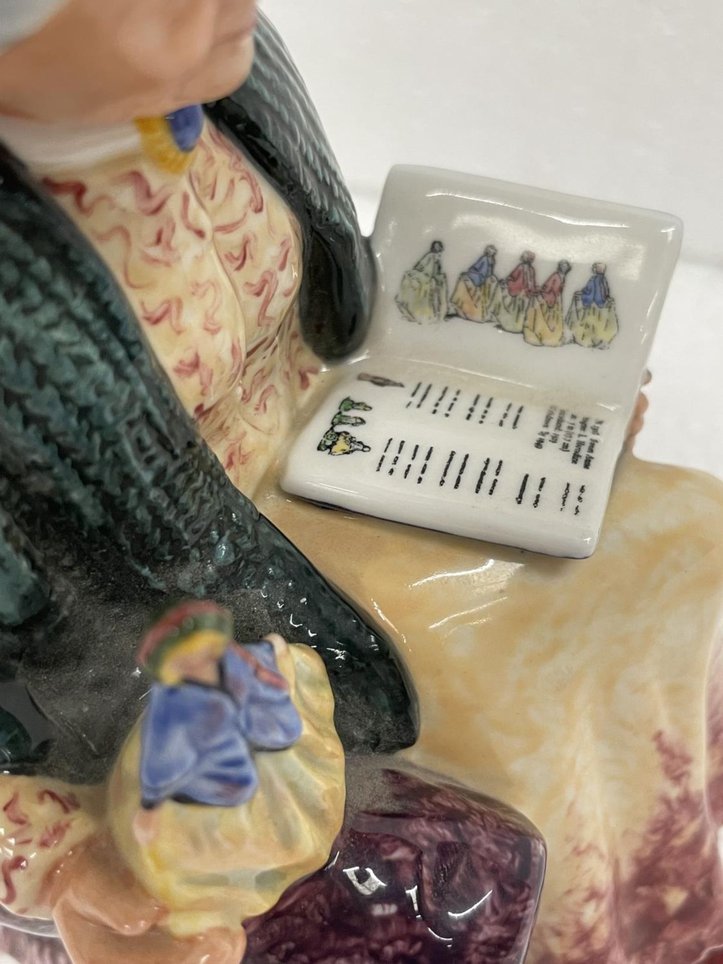 A ROYAL DOULTON FIGURE PRIZED POSSESSIONS HN2942 MADE EXCLUSIVELY FOR THE COLLECTORS CLUB - Image 4 of 5