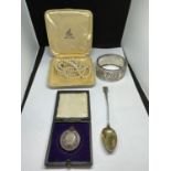 FOUR ITEMS TO INCLUDE A BOXED SET OF CIRO PEARLS, A POSSIBLY SILVER BANGLE, A SPOON AND A BOXED