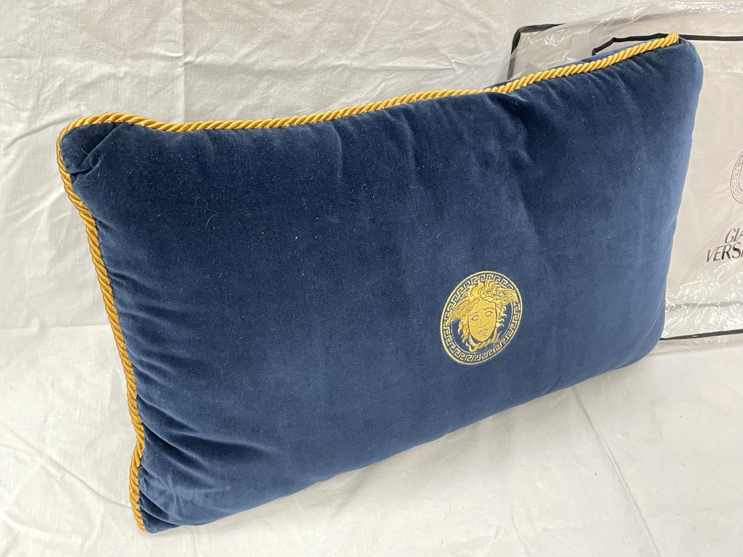 A GIANNI VERSACE BLUE VELVET PILLOW WITH GOLD TRIM DESIGN CU07VE21431 SIZE 45CM X 70CM IN ORIGINAL - Image 2 of 7