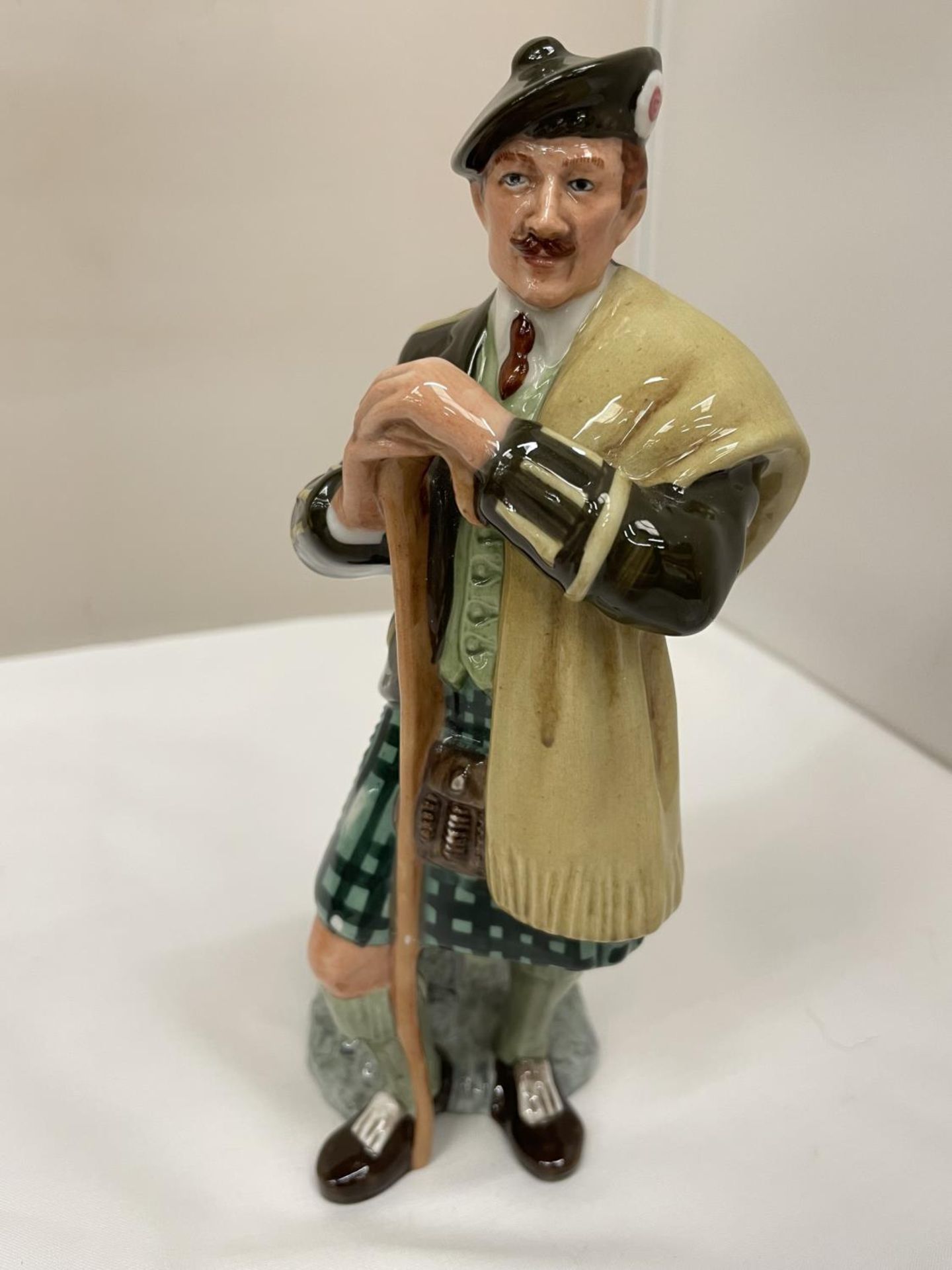 A ROYAL DOULTON FIGURE THE LAIRD HN2361 (SECOND)