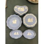 FIVE PIECES OF WEDGWOOD JASPERWARE TO INCLUDE TRINKET BOXES, PIN TRAYS, ETC