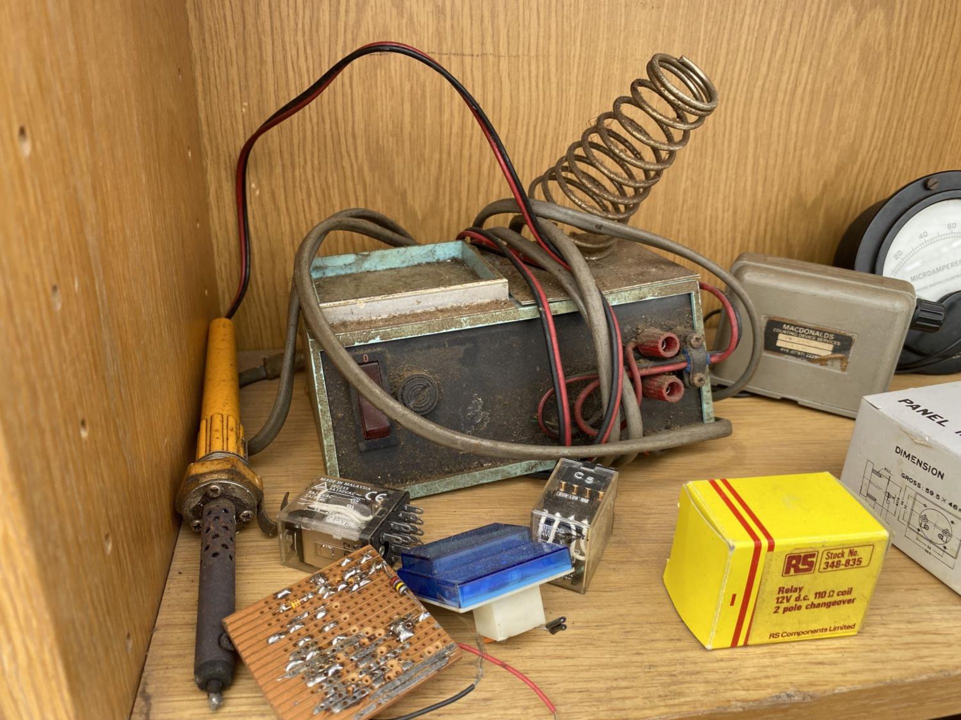 AN ASSORTMENT OF ITEMS TO INCLUDE A VOLT METER, RELAYS AND A PANEL METER ETC - Image 3 of 3