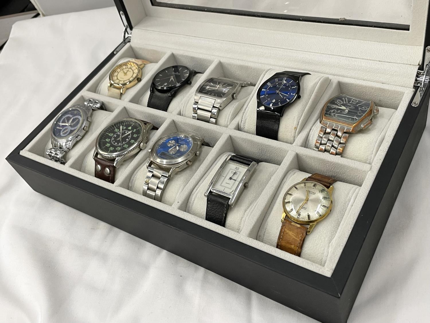 TWELVE VARIOUS WATCHES IN A PRESENTATION BOX TO INLCUDE TWO SKAGEN, A JAGUAR, DKNY ETC - Image 4 of 10