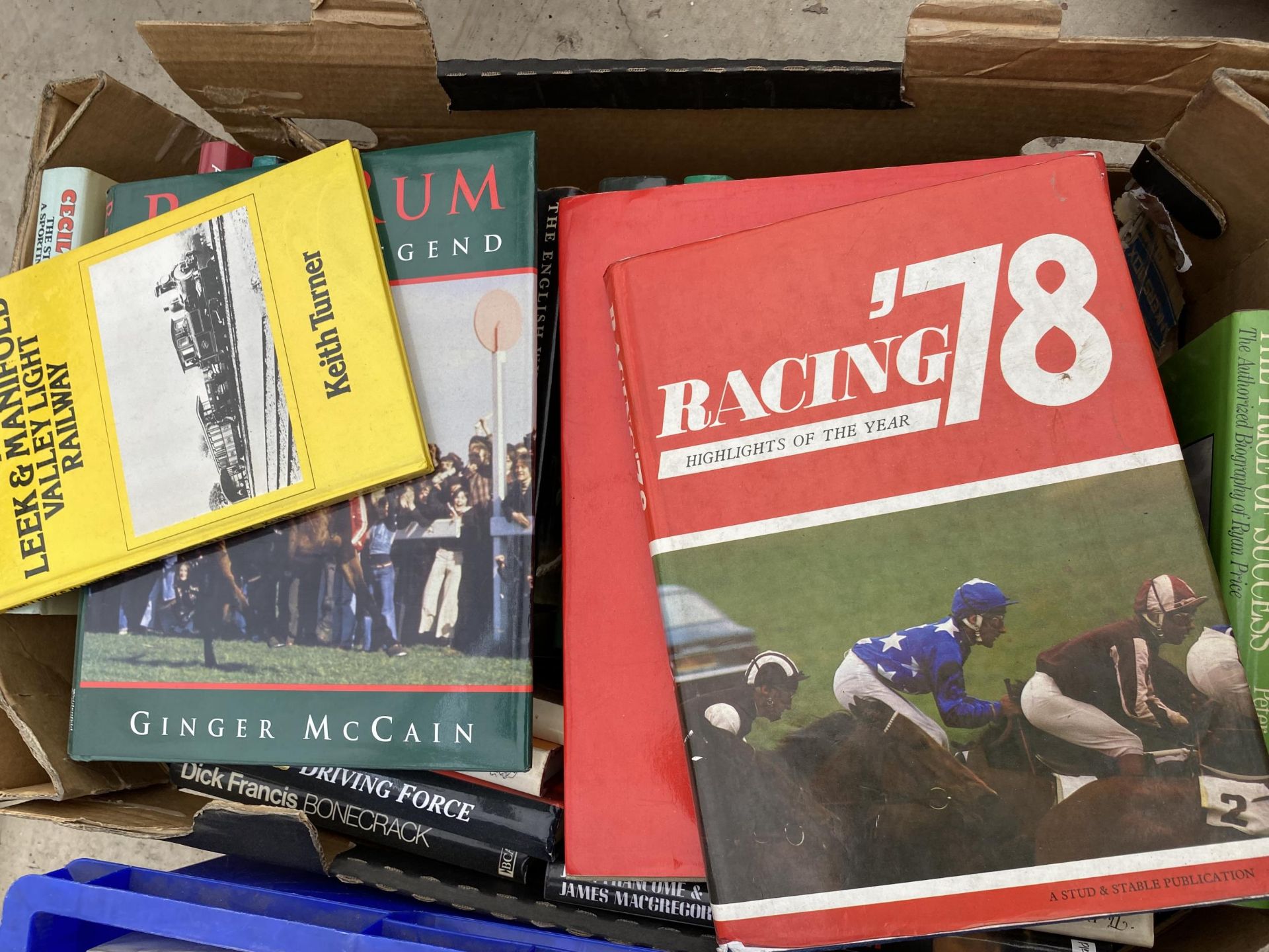 A LARGE ASSORTMENT OF BOOKS TO INCLUDE MANY ON THE TOPIC OF HORSE RACING - Image 4 of 4