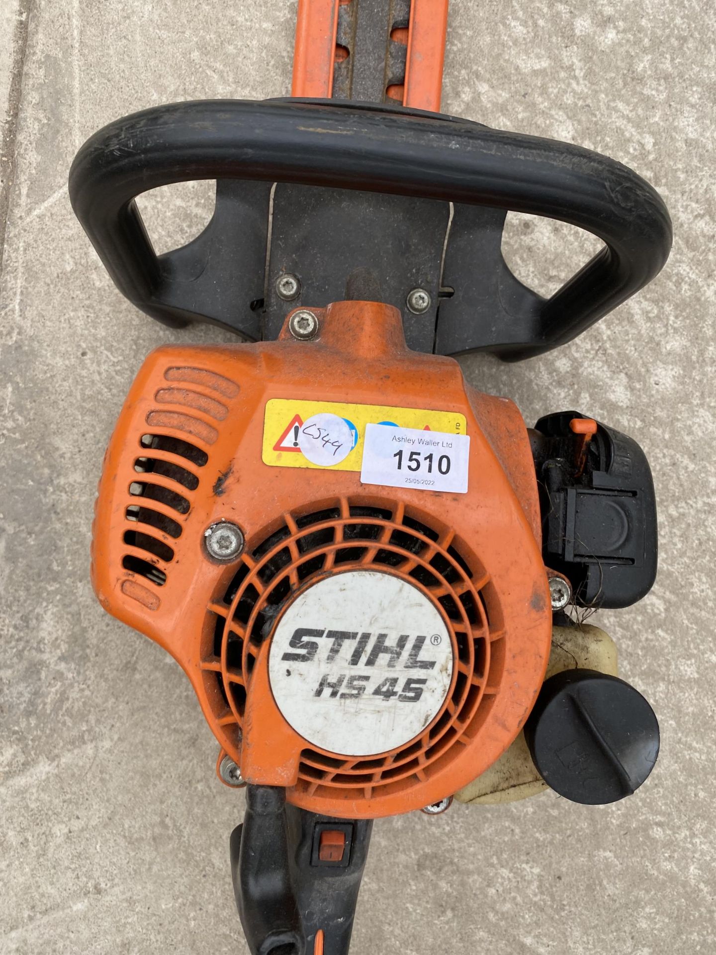 A STIHL HS45 PETROL HEDGE TRIMMER - Image 2 of 4