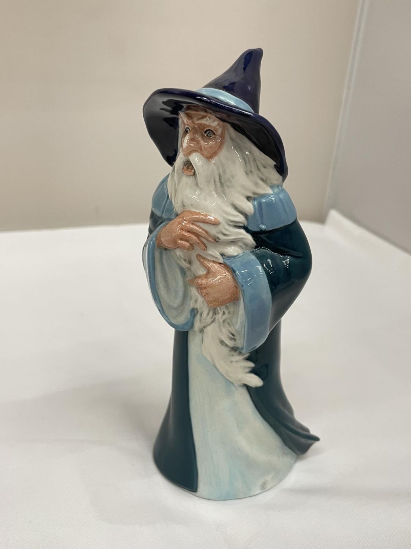 A ROYAL DOULTON FIGURE OF GANDALF HN2911 (SECOND)