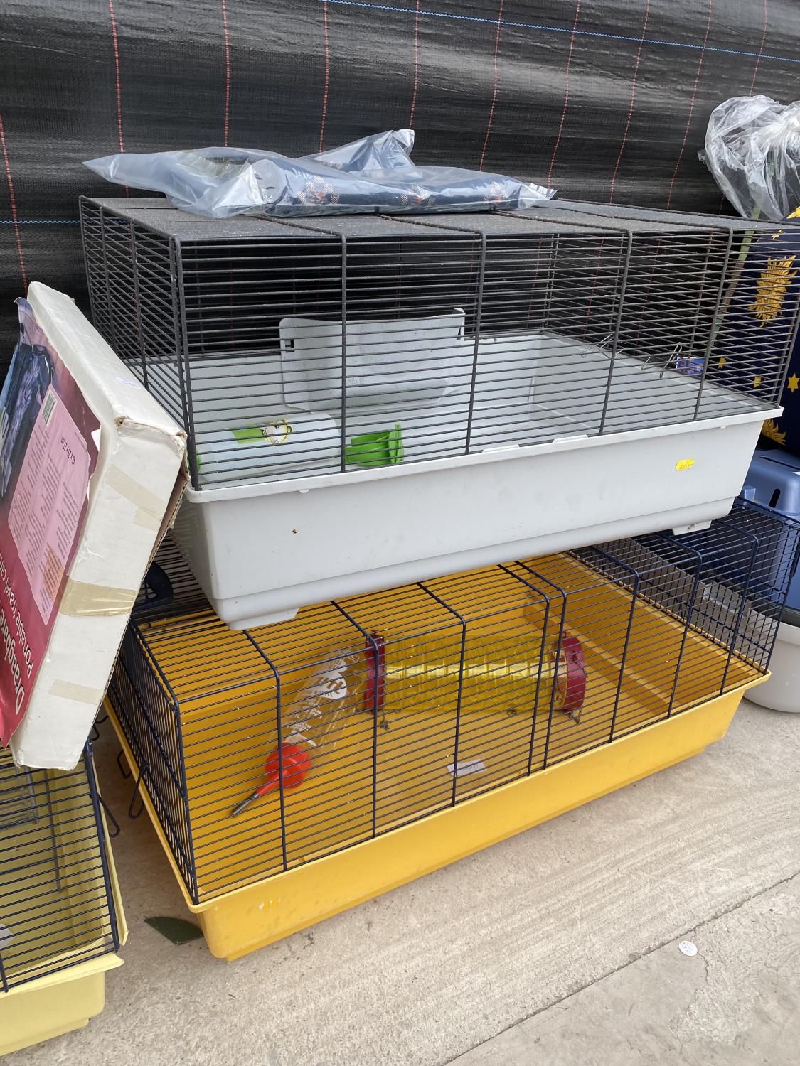 FIVE VARIOUS PET CAGES - Image 9 of 21