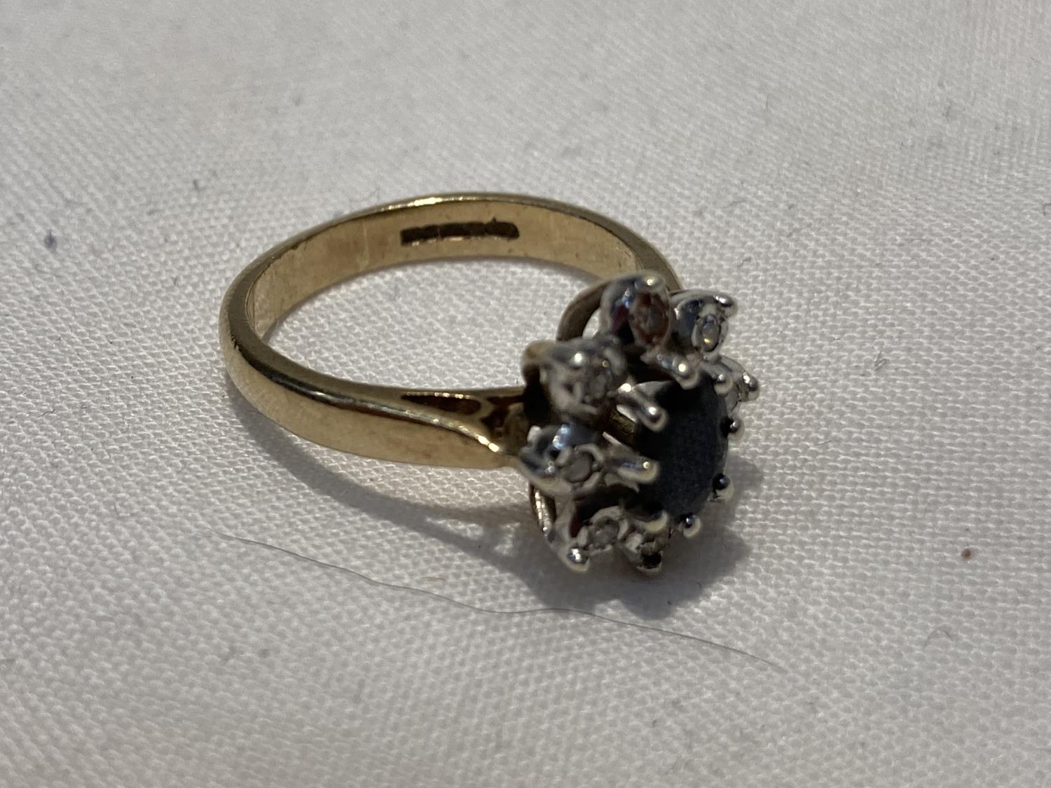 A 9 CARAT GOLD RING WITH A CENTRE SAPPHIRE SURROUNDED BY EIGHT DIAMONDS SIZE H - Image 4 of 4