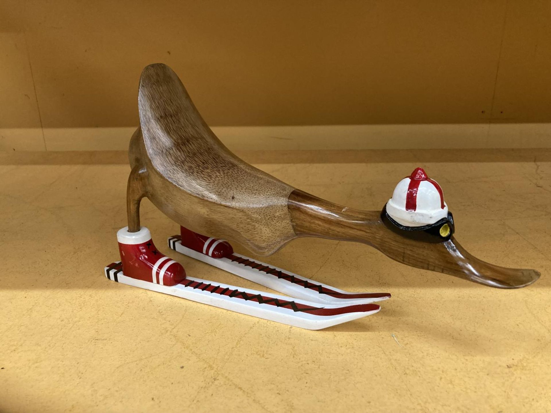 A MODEL OF A WOODEN DUCK ON SKIS LENGTH APPROX 43CM, HEIGHT 24CM - Image 2 of 4