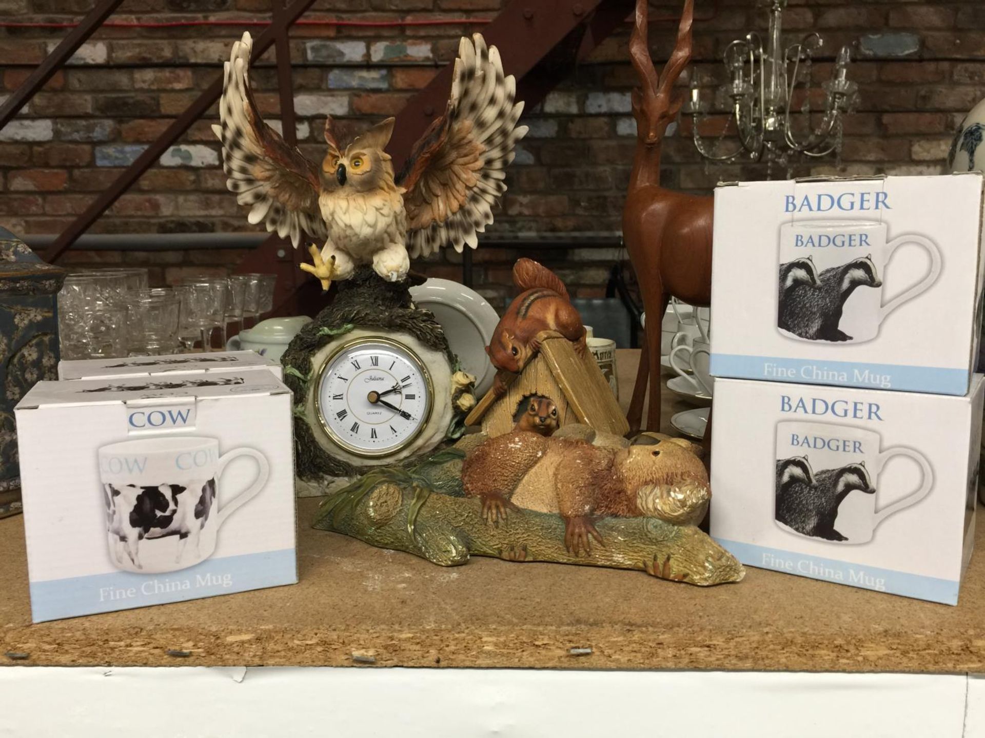 AN OWL MANTLE CLOCK. BOSSONS PANDA AND CHIPMONKS, AND FOUR BOXED ANIMAL THEMED MUGS ETC