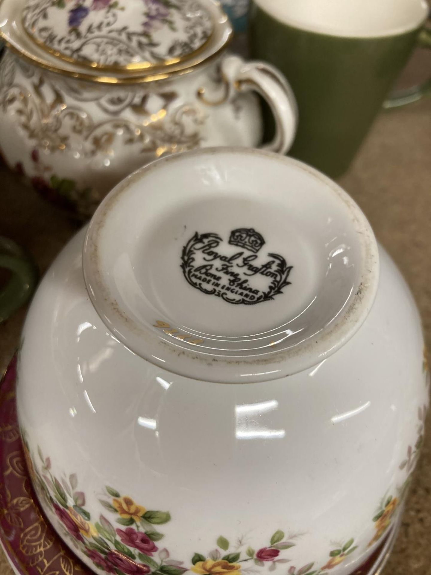 A QUANTITY OF JUGS, CUPS, PLATES, ETC TO INCLUDE ROYAL ALBERT 'ENCHANTMENT' CUPS, PARAGON, ROYAL - Image 4 of 4